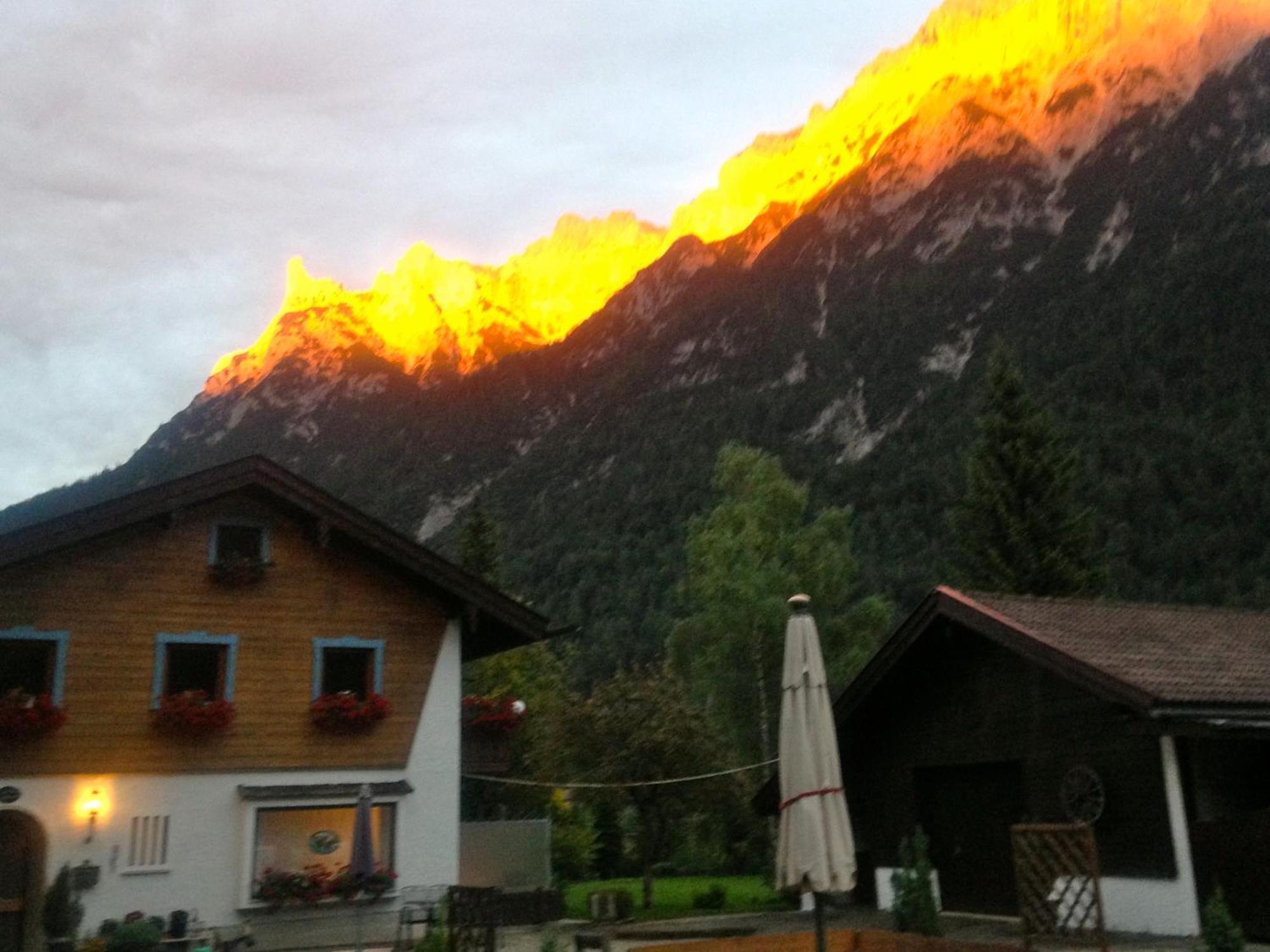 Hotel Garni Gästehaus Edlhuber Mittenwald Exteriör bild
