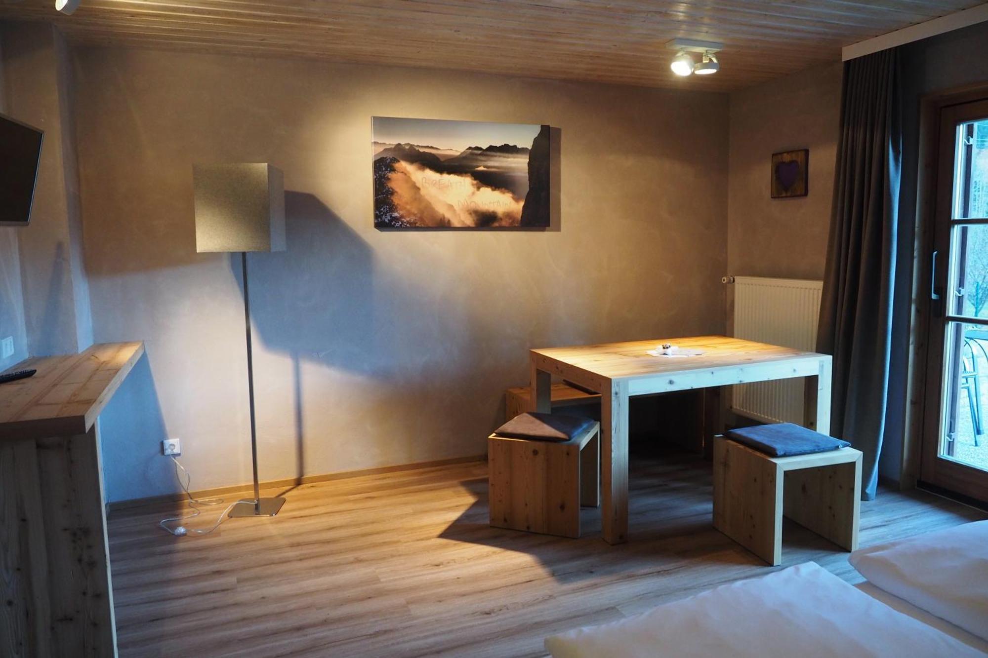 Hotel Garni Gästehaus Edlhuber Mittenwald Rum bild