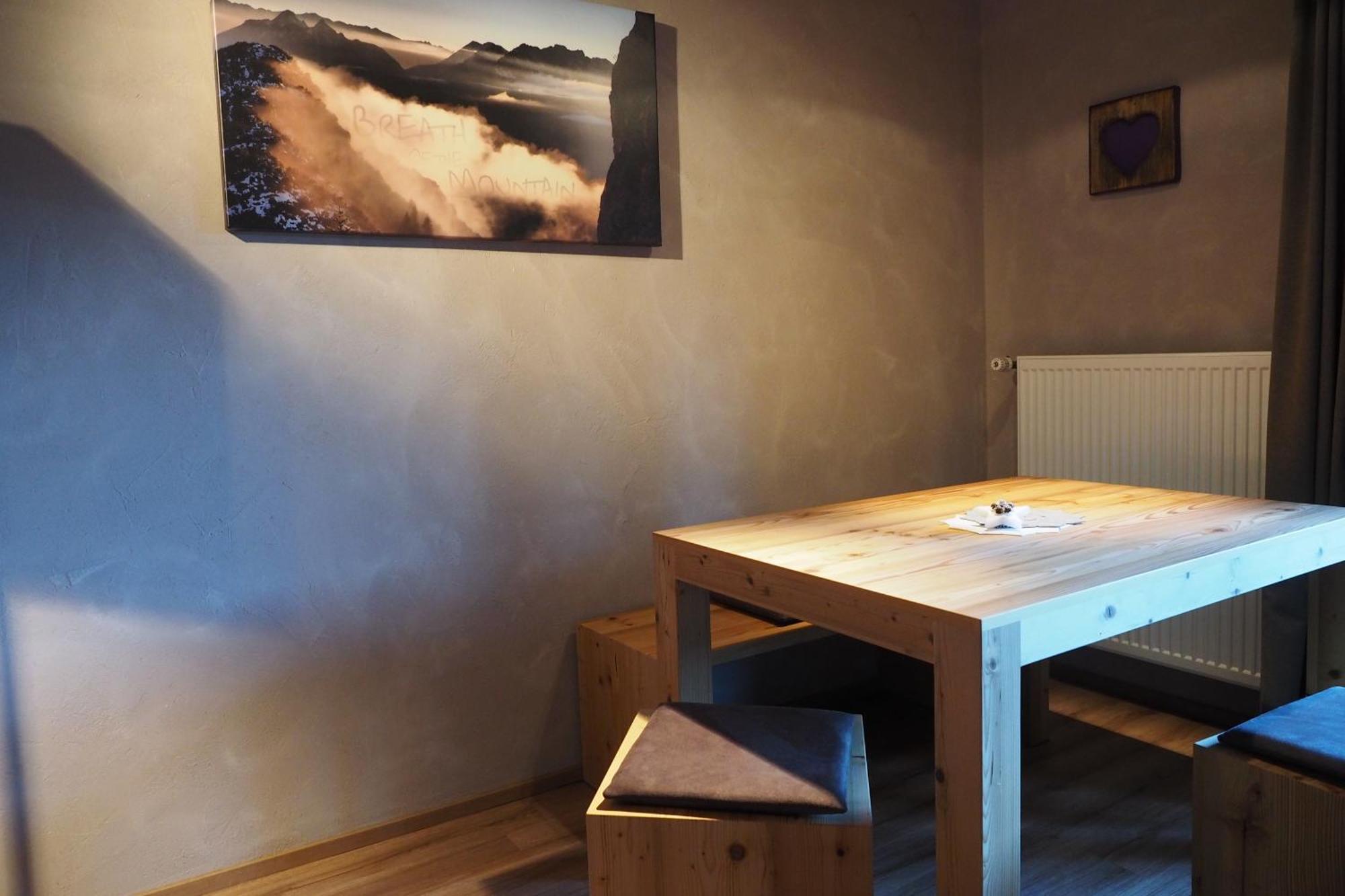 Hotel Garni Gästehaus Edlhuber Mittenwald Rum bild