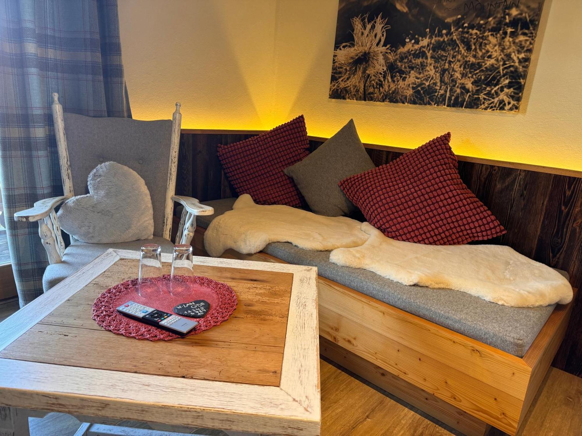 Hotel Garni Gästehaus Edlhuber Mittenwald Rum bild